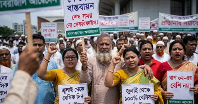 কর্মচারীদের দেয়ালে পিঠ